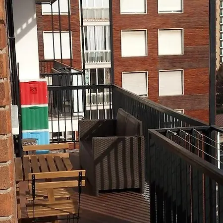 アパート Grazioso Moderno In Mirafiori トリノ